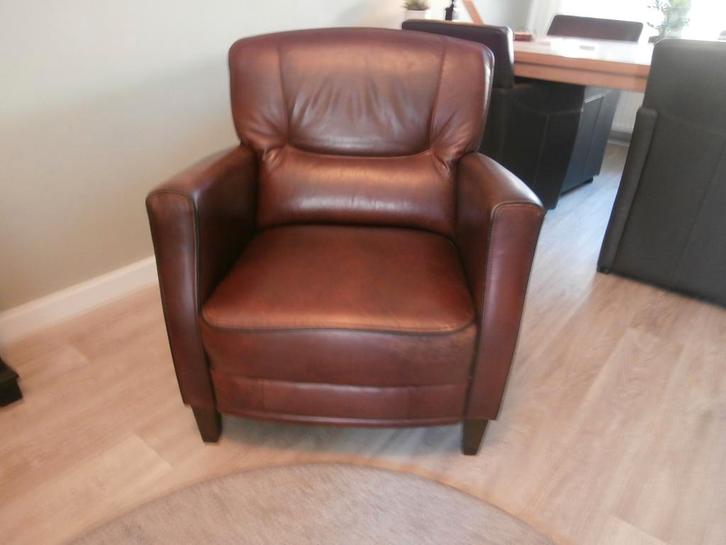 Comfortabele en zeer degelijke lederen fauteuil, Huis en Inrichting, Fauteuils, Gebruikt, Leer, 50 tot 75 cm, 75 tot 100 cm, Ophalen