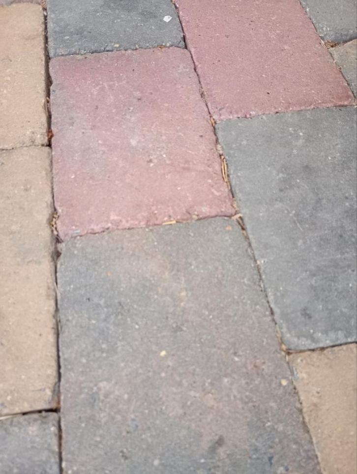 2 soorten Bestrating en mooie stenen gratis ophalen zelf uit, Tuin en Terras, Tegels en Klinkers, Gebruikt, Klinkers, Beton, Ophalen