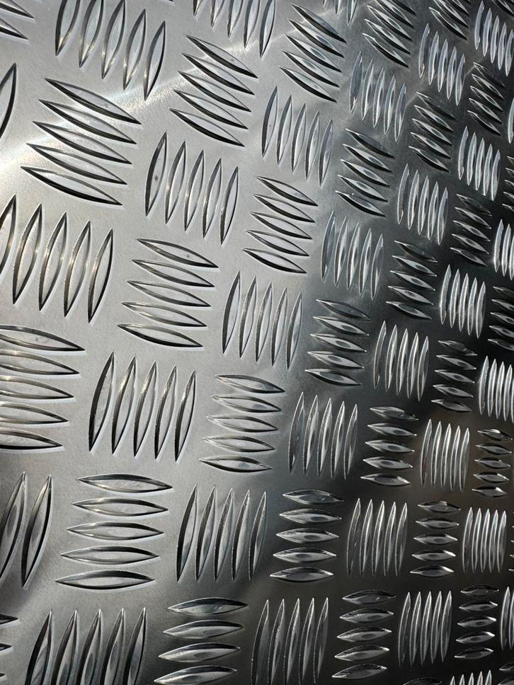 nieuwe dikke reststukken aluminium traanplaat 5/6,5 mm, Doe-het-zelf en Verbouw, Overige Doe-het-zelf en Verbouw, Nieuw, Ophalen