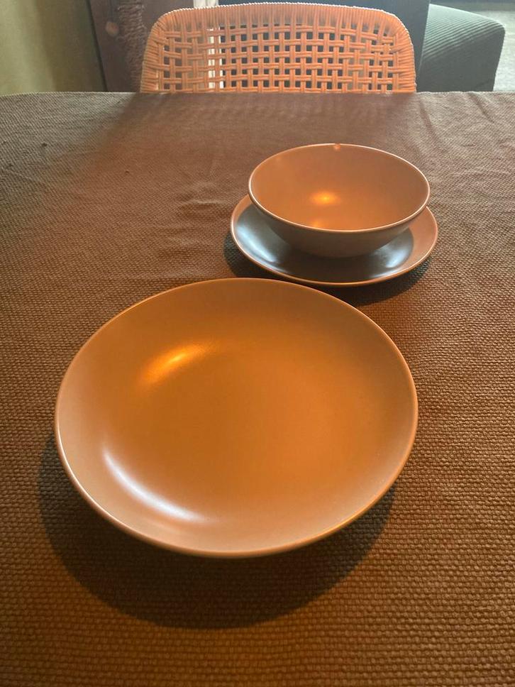 IKEA Fargklar servies set, Huis en Inrichting, Keuken | Servies, Gebruikt, Bord(en), Effen, Aardewerk, Ophalen