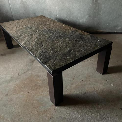 LEEGVERKOOP Jaren 50 60 natuursteen salontafel metalen frame, Huis en Inrichting, Tafels | Salontafels, Gebruikt, Minder dan 50 cm