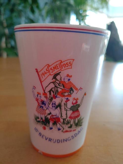 Beker van 10e Bevrijdingsdag, Verzamelen, Koninklijk Huis en Royalty, Gebruikt, Servies, Nederland, Ophalen