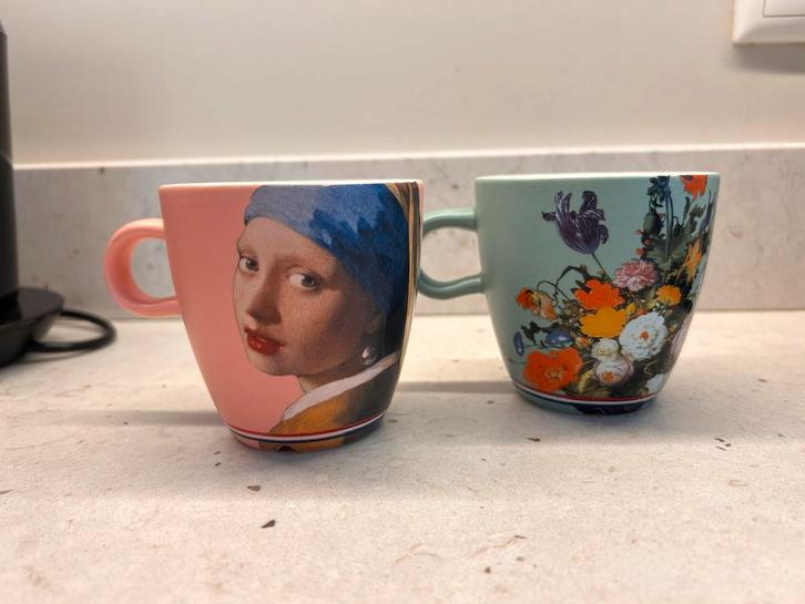 D.E. Mokken - Meisje met de Parel & Bloemen, Huis en Inrichting, Keuken | Servies, Zo goed als nieuw, Kop(pen) en/of Schotel(s)