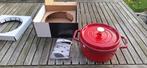 Staub cocotte 22cm nieuw in de doos, Gietijzer, Nieuw, Ophalen of Verzenden, Keramische plaat