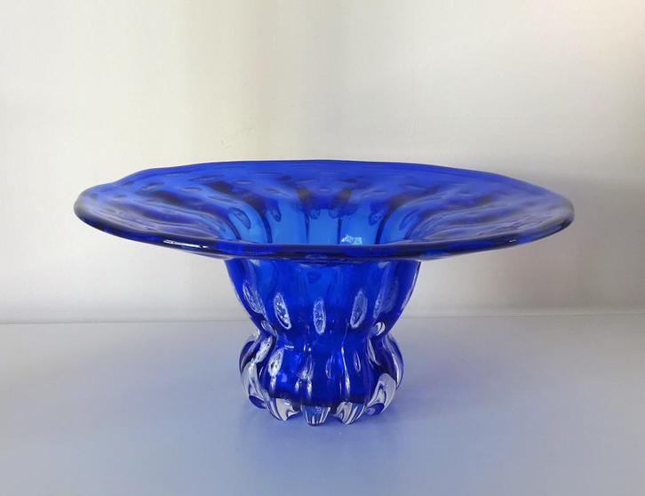 Glazen schaal rond helder blauw witte gedeeltes 0521-s, Antiek en Kunst, Antiek | Glas en Kristal, Ophalen of Verzenden