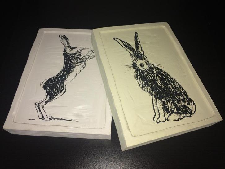 2x Adelene Fletcher plaquettes van aardewerk ~B12,5xH16,5cm, Huis en Inrichting, Woonaccessoires | Wanddecoraties, Zo goed als nieuw