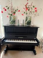 Antieke piano – karaktervol nostalgie en charme, Ophalen of Verzenden, Zo goed als nieuw, Bruin