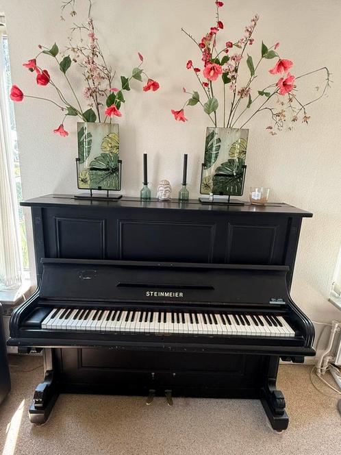 Antieke piano – karaktervol nostalgie en charme, Muziek en Instrumenten, Piano's, Zo goed als nieuw, Bruin, Ophalen of Verzenden