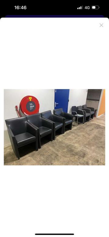 4 leren stoelen met wieltjes beschikbaar voor biedingen