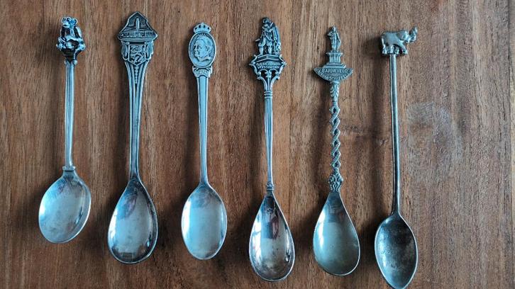 6 oude verzilverde verzamelaars lepeltjes, Verzamelen, Porselein, Kristal en Bestek, Gebruikt, Bestek, Metaal, Verzilverd, Ophalen of Verzenden