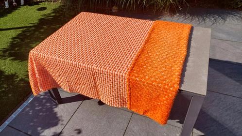2x één peroons vintage (bed)sprei 1,5x2m retro oranje '60-70, Huis en Inrichting, Woonaccessoires | Plaids en Woondekens, Gebruikt