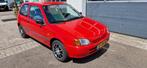 Toyota Starlet 1.3 16V 1998 Rood, Auto's, Stof, 4 cilinders, Starlet, 400 kg