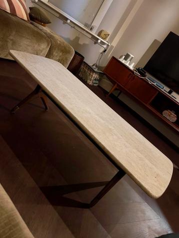 Vintage jaren 60 travertin salontafel beschikbaar voor biedingen