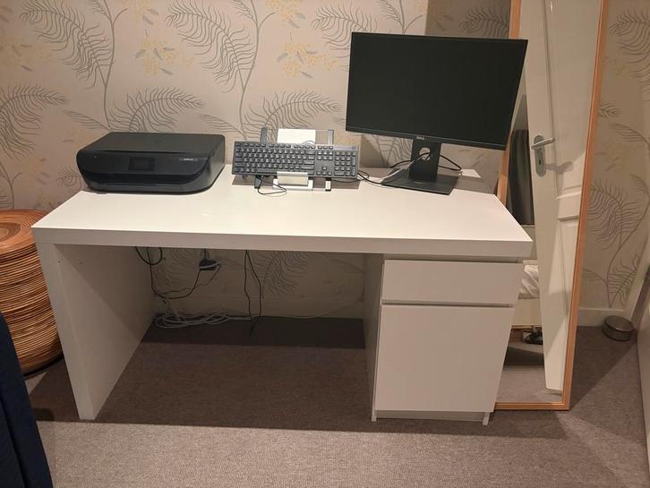 Bureau malm ikea, Huis en Inrichting, Bureaus, Zo goed als nieuw, Bureau, In hoogte verstelbaar, Ophalen