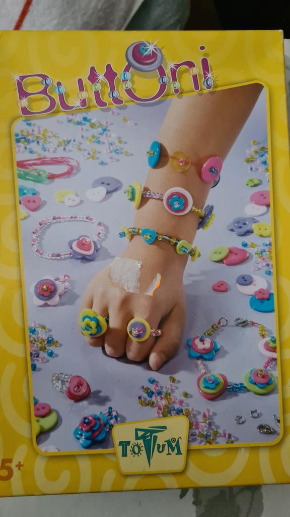 Buttoni+charm sieraden set - Nieuwstaat, Hobby en Vrije tijd, Kralen en Sieraden maken, Zo goed als nieuw, Bedel, Ophalen of Verzenden