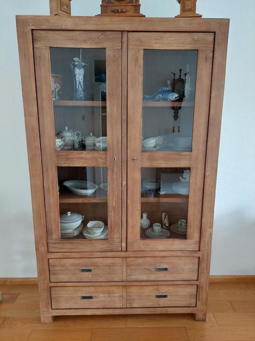 Vitrinekast in goede staat., Huis en Inrichting, Kasten | Vitrinekasten, Zo goed als nieuw, 200 cm of meer, 25 tot 50 cm, Ophalen