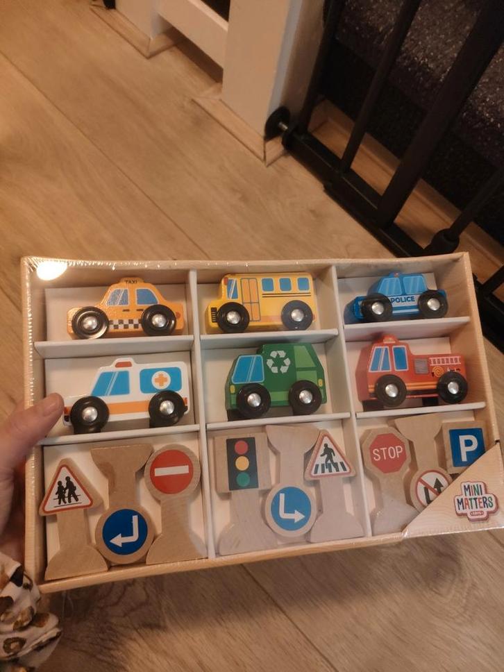 Mini matters houten autobaan set auto's en verkeersborden ni, Kinderen en Baby's, Speelgoed | Houten speelgoed, Nieuw, Rij- of Hobbelspeelgoed