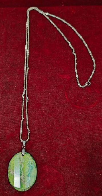 Ketting met unieke groen blauwige hanger beschikbaar voor biedingen