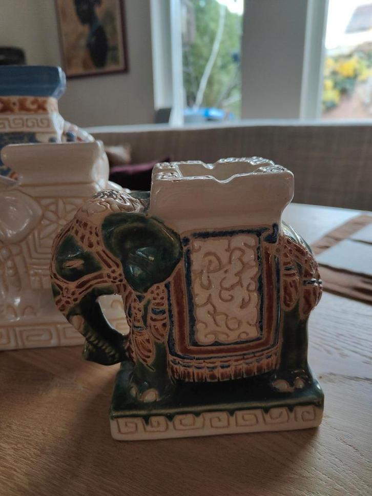 Vintage keramieken olifant plantenstandaard groen, Huis en Inrichting, Woonaccessoires | Zuilen en Pilaren, Zo goed als nieuw