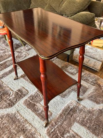 Vintage serveertafel op wieltjes beschikbaar voor biedingen