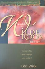 Lori Wick - A - Waar de wilde roos bloeit, Boeken, Ophalen of Verzenden, Gelezen