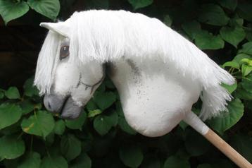 Prachtige vliegenschimmel hobbyhorse stokpaard beschikbaar voor biedingen