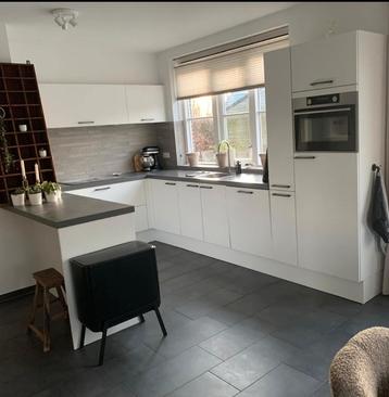 Zgan. Keller keuken roomwit incl.apparatuur en garantie!!!!! beschikbaar voor biedingen