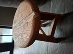 Stoer oud houten krukje, Huis en Inrichting, Krukjes, Ophalen of Verzenden, Zo goed als nieuw, Hout