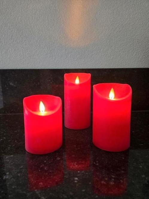 Set van 3 stuks rode wax led kaarsen met bewegende vlam, Huis en Inrichting, Woonaccessoires | Kandelaars en Kaarsen, Zo goed als nieuw