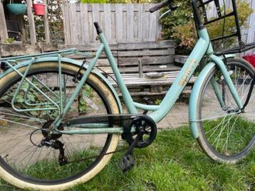Op te knappen damesfiets beschikbaar voor biedingen