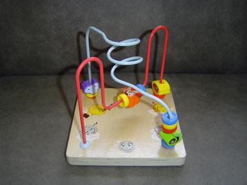Leuke spiraal met houten en plastic kralen met 13 kralen.  beschikbaar voor biedingen