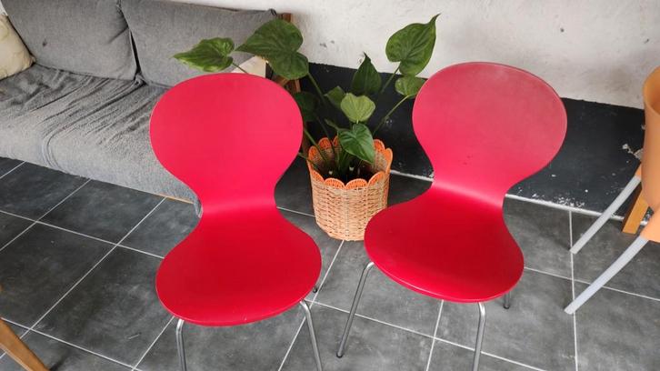 Twee nette, rode trendhopper vlinderstoelen, Huis en Inrichting, Stoelen, Gebruikt, Twee, Rood, Ophalen