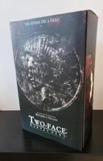Hot toys MMS81 Two-Face 1/6 scale figure, Ophalen of Verzenden, Zo goed als nieuw, Film, Actiefiguur of Pop