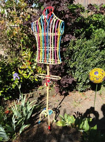 Unieke paspop -de nieuwe kleren van de keizer beschikbaar voor biedingen