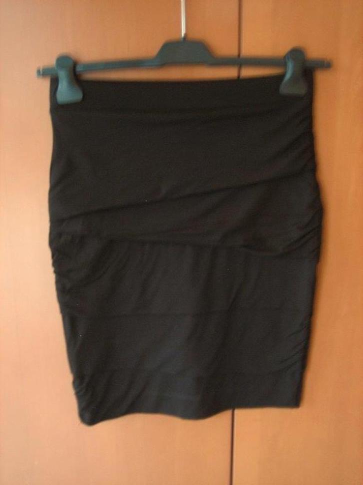 Speels, strak, sexy donkerbruin rokje B THREE 36 snazzeys, Kleding | Dames, Rokken, Nieuw, Maat 36 (S), Bruin, Boven de knie, Verzenden