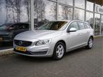 Volvo V60 2.0 T3 Kinetic | Navigatie | Climate Control | Sto, Auto's, Stof, Gebruikt, 4 cilinders, Handgeschakeld