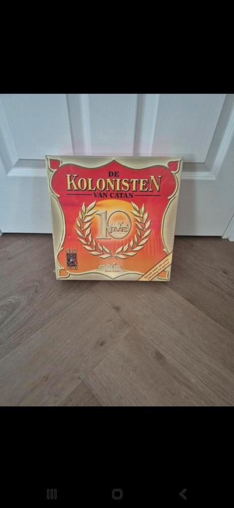 Kolonisten van Catan Jubileumeditie, Hobby en Vrije tijd, Gezelschapsspellen | Bordspellen, Nieuw, Ophalen of Verzenden