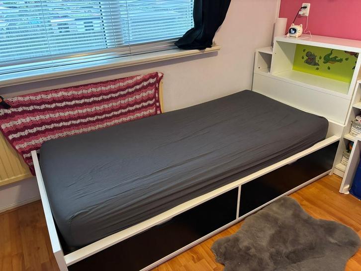 Eenpersoonsbed met opbergruimte, Huis en Inrichting, Slaapkamer | Bedden, Gebruikt, Eenpersoons, 90 cm, 200 cm, Hout, Wit, Ophalen