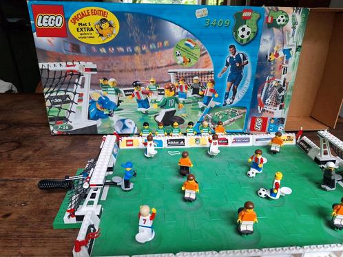 3409 LEGO voetbaltafel met EXTRA 6 spelers in oranje tenue, Kinderen en Baby's, Speelgoed | Duplo en Lego, Gebruikt, Lego, Complete set