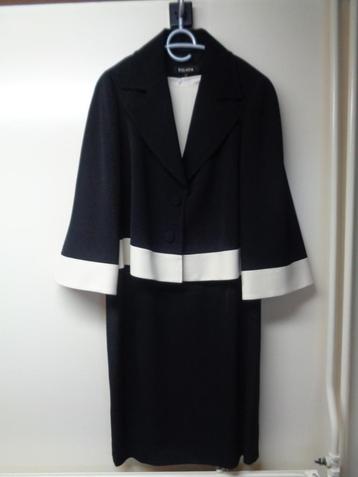ESCADA donkerblauw met offwhite jasje en bijpassende jurk beschikbaar voor biedingen