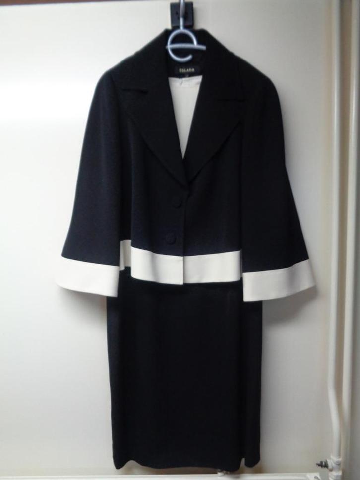 ESCADA donkerblauw met offwhite jasje en bijpassende jurk, Kleding | Dames, Jasjes, Kostuums en Pakken, Nieuw, Kostuum of Pak
