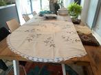 Mooi geborduurd rond tafelkleed, Huis en Inrichting, Tafelkleden, Ophalen of Verzenden, Zo goed als nieuw, Rond