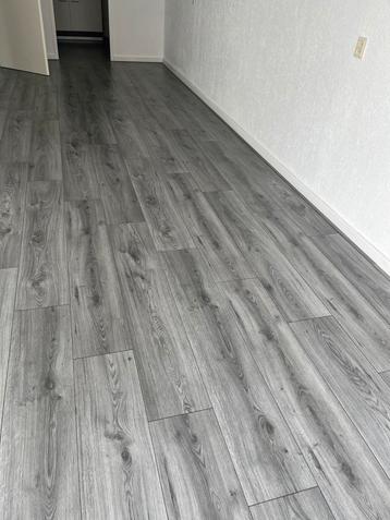 Gratis grijs laminaat - Rotterdam - 45 m2 beschikbaar voor biedingen