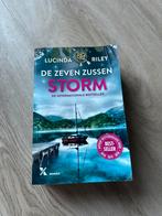 De Zeven Zussen - Storm, Lucinda Riley, Boeken, Ophalen of Verzenden, Gelezen, Nederland