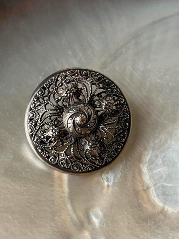 Mooie oude broche beschikbaar voor biedingen