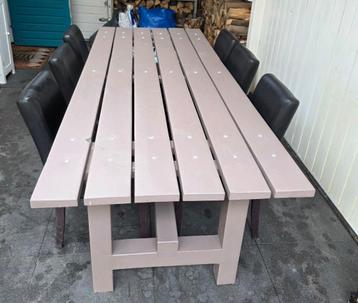 Tafel met 6 stoelen voor buiten of binnen beschikbaar voor biedingen