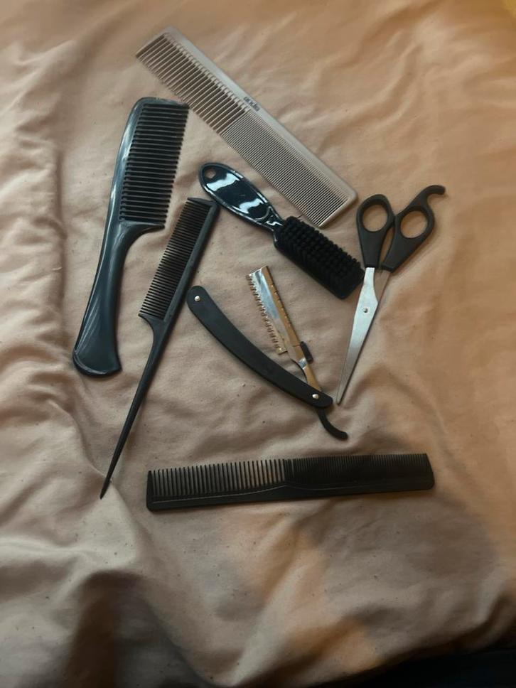 Kappersset: Borstels, Schaar & Scheermes, Sieraden, Tassen en Uiterlijk, Uiterlijk | Haarverzorging, Gebruikt, Kam of Borstel