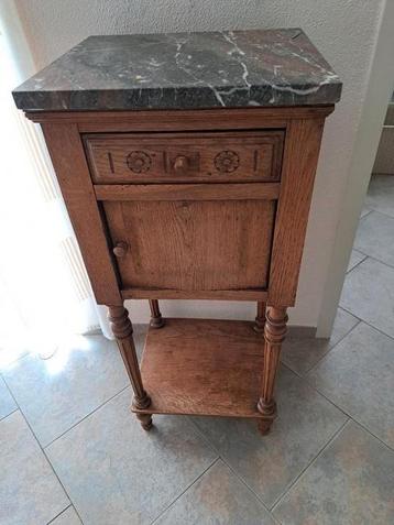 Kastje 27x33x88,5 beschikbaar voor biedingen