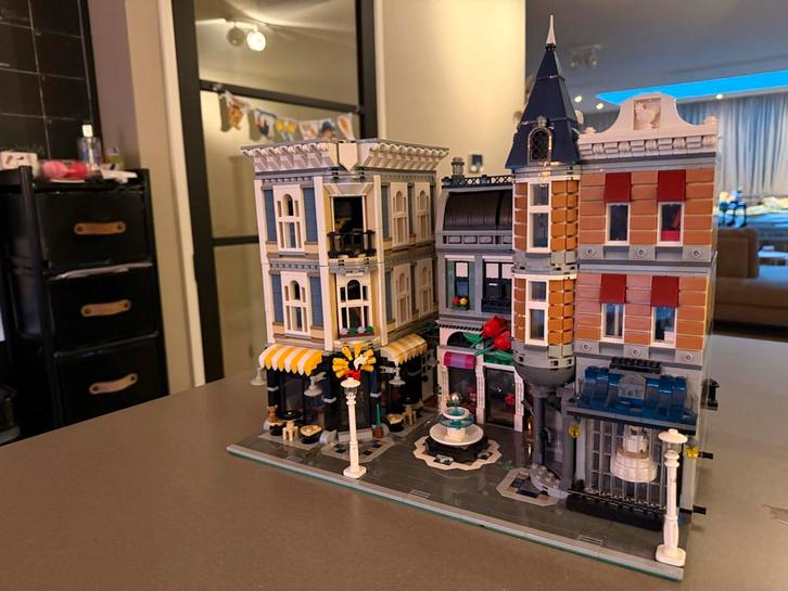 Lego 10255 Assembly Square, Verzamelen, Poppenhuizen en Toebehoren, Zo goed als nieuw, Decoratie, Ophalen of Verzenden