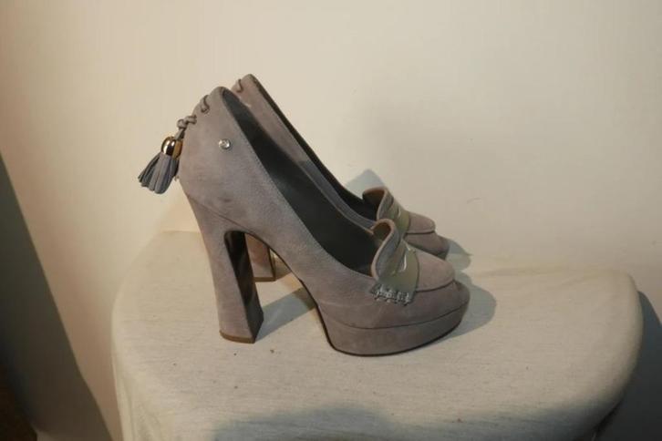 Just Cavalli grijze retro look pumps klosjes aparte hak 36, Kleding | Dames, Schoenen, Zo goed als nieuw, Pumps, Grijs, Verzenden
